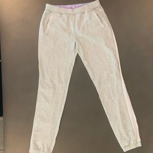 Iviva’s gray and white flow joggers